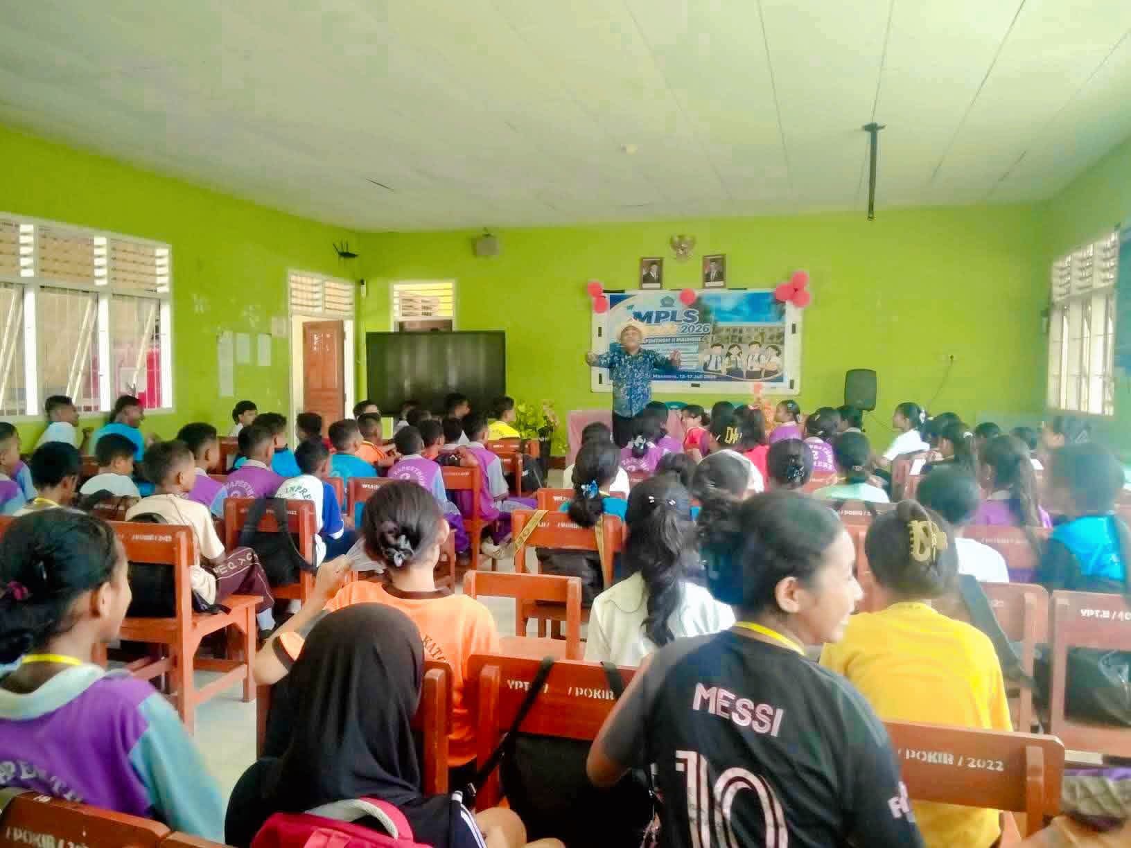 SAFARI LITERASI MPLS: Menebar Benih Toleransi Di Ladang Ilmu SMPK Yapenthom 2 Maumere